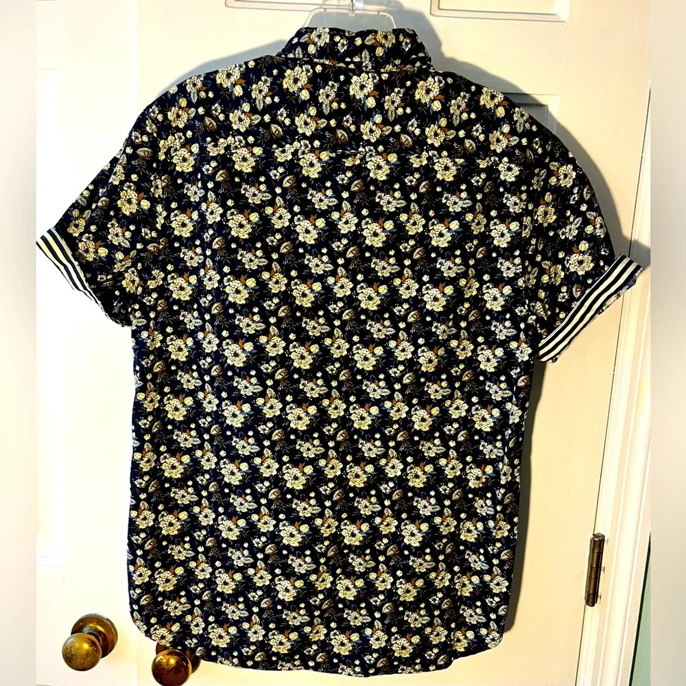 NWOT DENIM & FLOWER Men's Short Sleeve Blue/Floral/Stripe Shirt. Size: Large - Picture 2 of 11